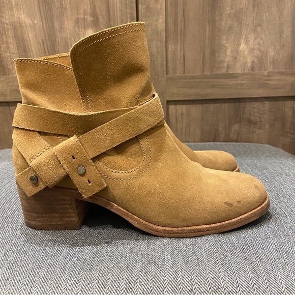 Ugg Elora Boots tan 7.5 - Picture 1 of 12
